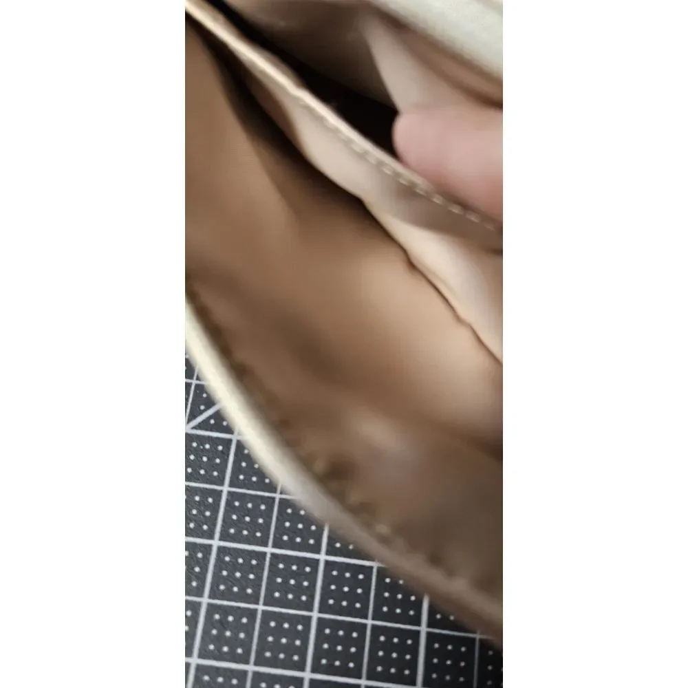 COACH Off white/Ivory  leather‎ upper Clutch handbag pleated 9